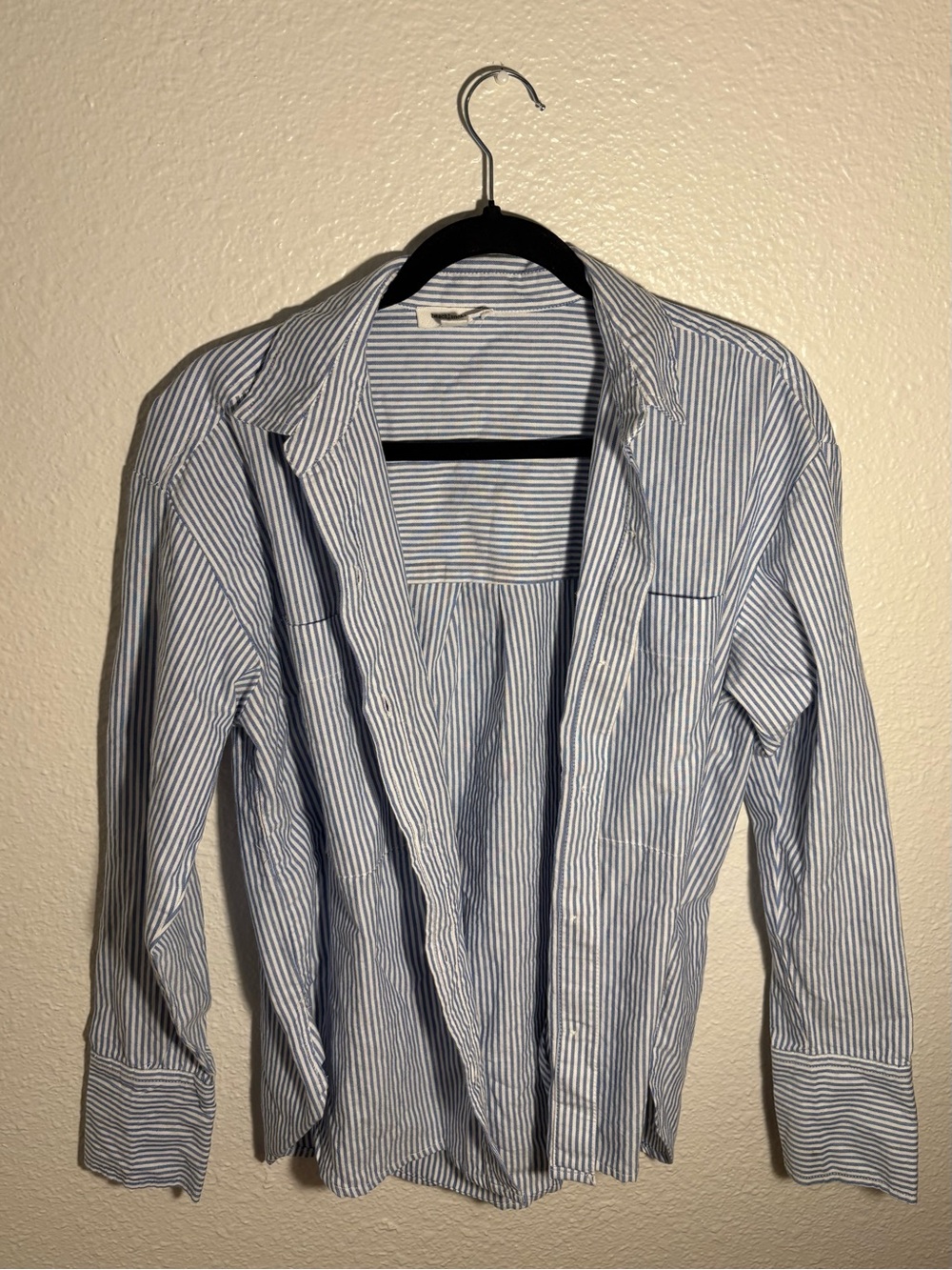 beachlunchlounge Men's Blue and White Striped Button-Down Shirt